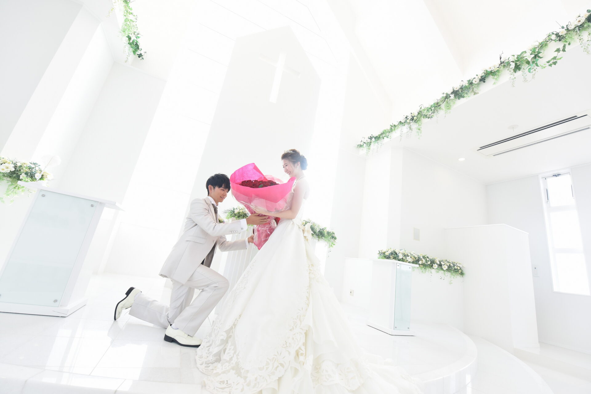 100本のバラサプライズ 公式 三重平安閣ウエディング